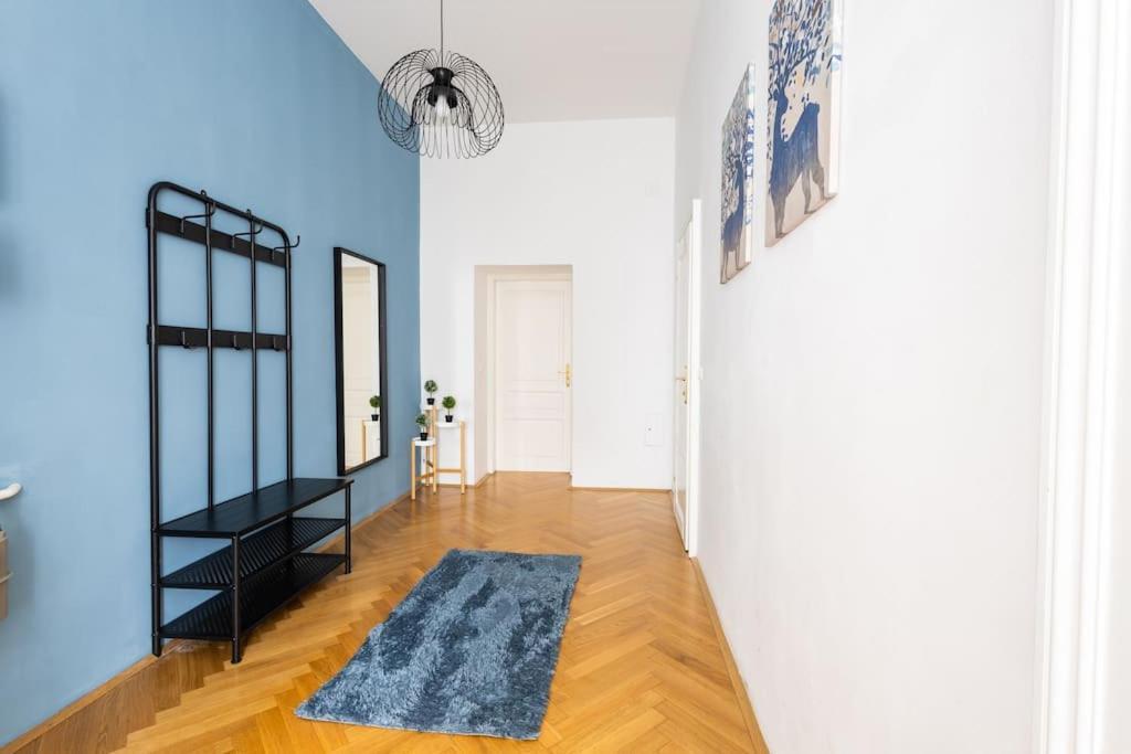 The Blue Near The U2 Apartamento Viena